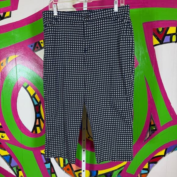 Gloria Vanderbilt, Khaki Unltd. Patterned Capris. Size 12. Excellent condition! - Picture 1 of 7